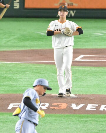 初回、森下（下）に先制２ランを浴びた井上温大