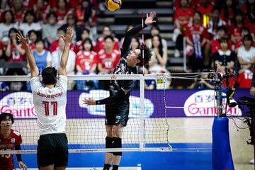 スパイクを放つ高橋藍（Volleyball-World提供）