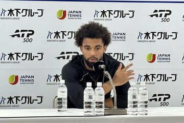 試合後に会見を行ったアルトゥール・フィス