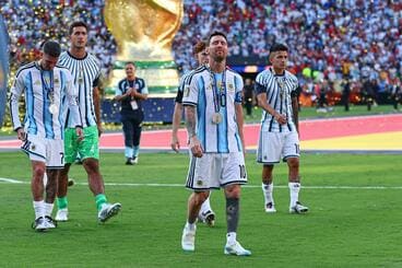 決勝でスペインに敗れたアルゼンチンの選手たち(ロイター)