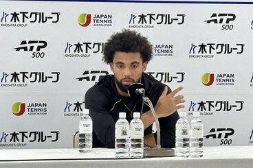 試合後に会見を行ったアルトゥール・フィス