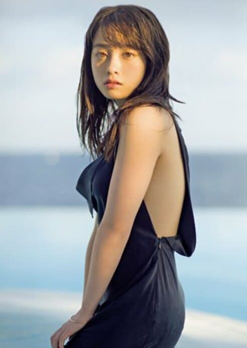橋本環奈 20歳の誕生日にキュート＆セクシーなセカンド写真集を