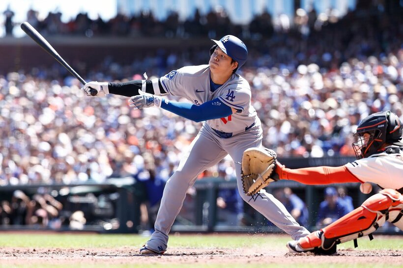 思わず手が出てしまった大谷（ロイター）