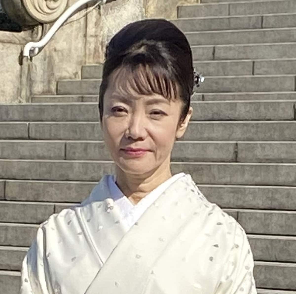 香西かおりが作詞家・里村龍一氏偲ぶ「ヒグマのように大きな方だけど