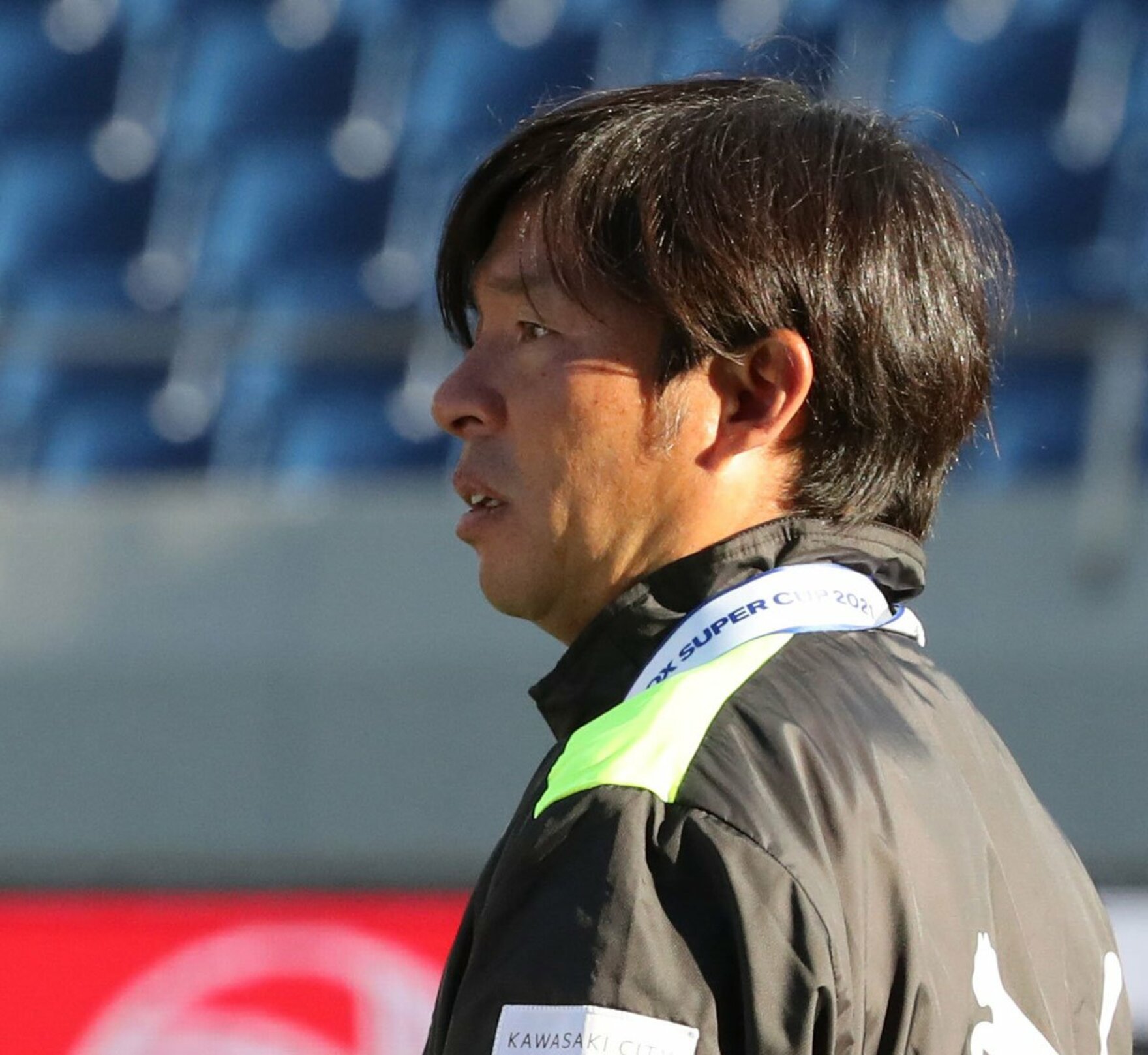  サポーターに謝罪した鬼木監督（東スポWeb）