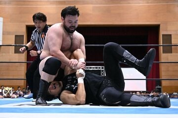 リング上では成田を攻めたウルフアロン