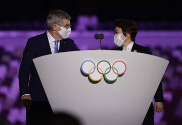  してやったりのバッハ会長と橋本会長（ロイター）