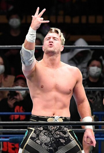  鷹木、オカダを挑発したオスプレイ（東スポWeb）