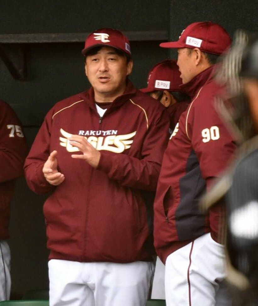  開幕投手を発表した石井一久監督