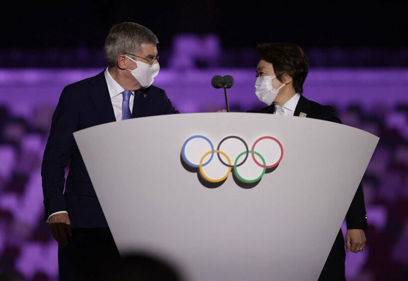  してやったりのバッハ会長と橋本会長（ロイター）