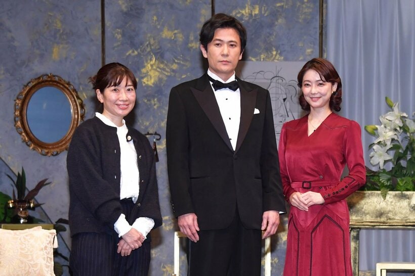 左から小山ゆうな、稲垣吾郎、倉科カナ