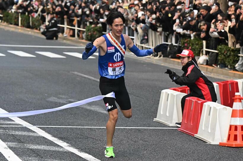 総合３位でフィニッシュした順大１０区の山本悠