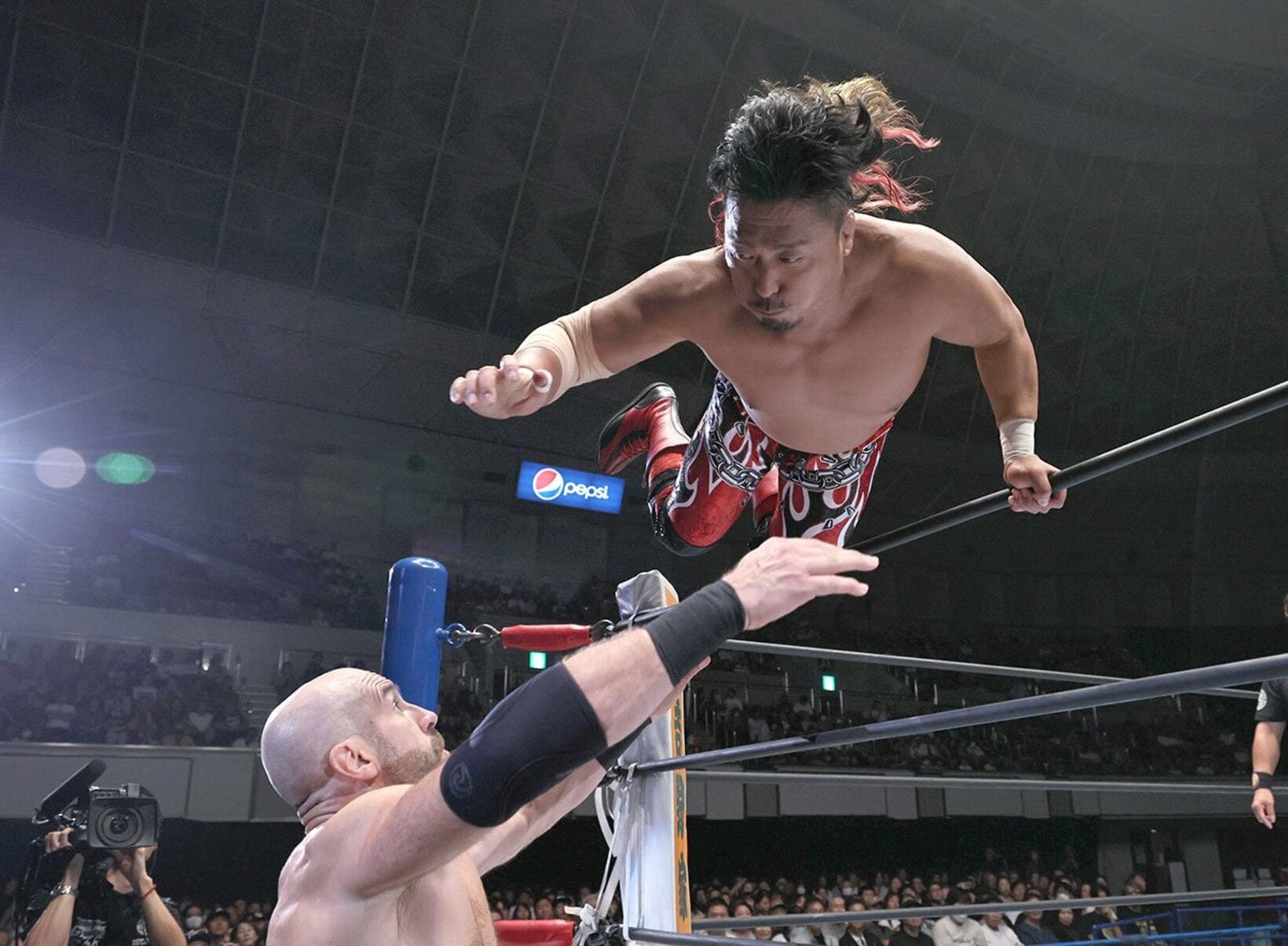 AEWからの刺客クラウディオ・カスタニョーリ(下)を下した鷹木信悟