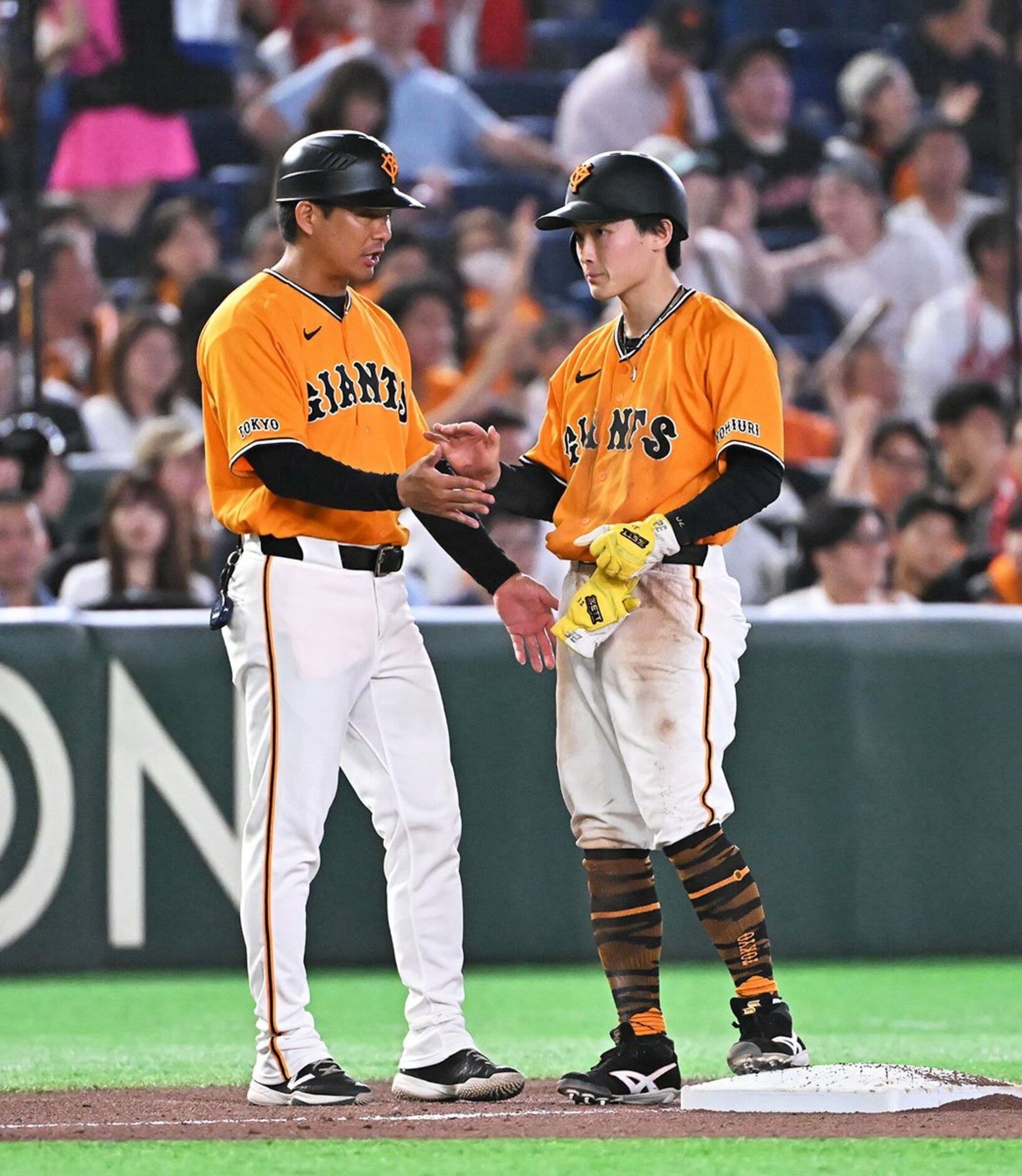阪神・工藤のライバルとなりそうな巨人・浦田俊輔(右)