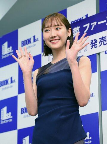 写真集を発売した高井真菜