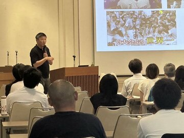 静岡市内で講演を行う武田修宏氏