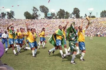 PK戦を制し通算４回目のW杯優勝を飾ったブラジル代表（1994年7月17日、米ロサンゼルス）