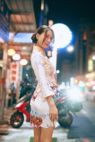 古畑奈和の2nd写真集の先行カット（撮影・岡本武志 ©光文社）