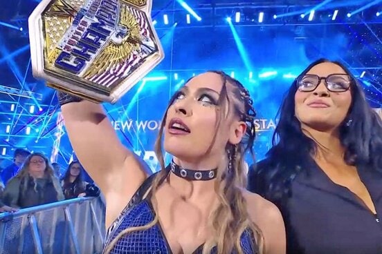 US王座を奪還したジュリア(左)と代理人キアナ・ジェームズ（©AbemaTV, Inc.）