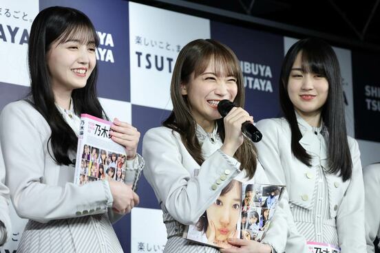 乃木坂４６の久保史緒里、秋元真夏、賀喜遥香