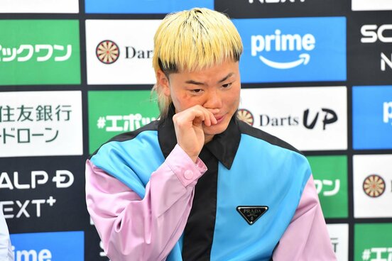 勝利から一夜明け会見する那須川天心