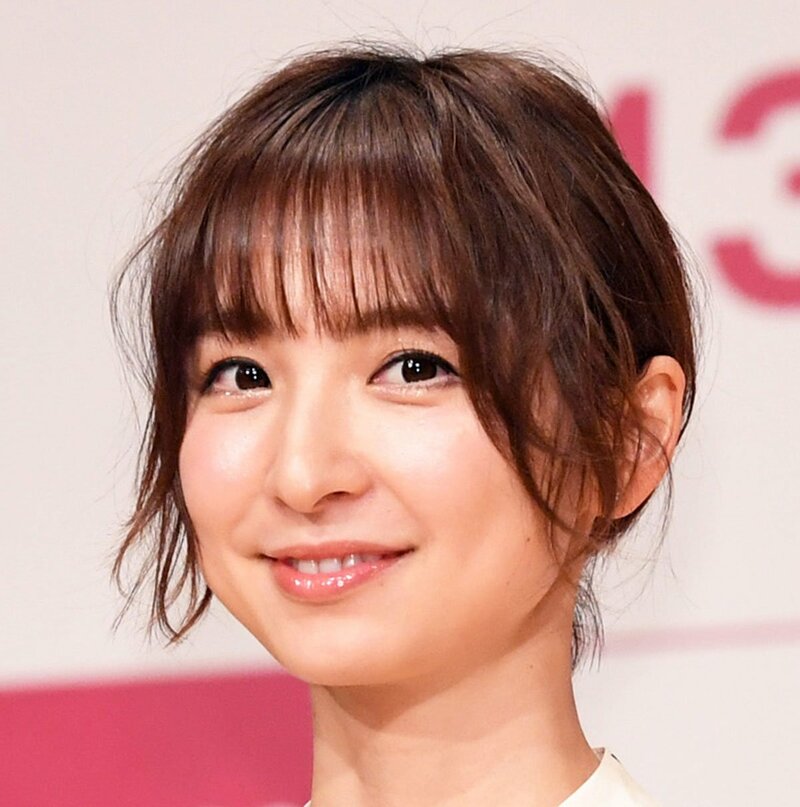 篠田麻里子の〝鋼メンタル〟健在　離婚発表翌日のウインク投稿に「見習いたい」 | 記事 | 東スポWEB