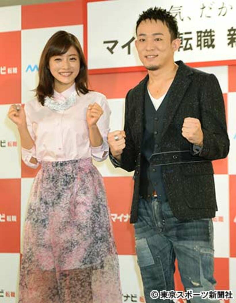 「マイナビ転職」の新ＣＭ発表会に出席した石原さとみ（左）とファンキー加藤