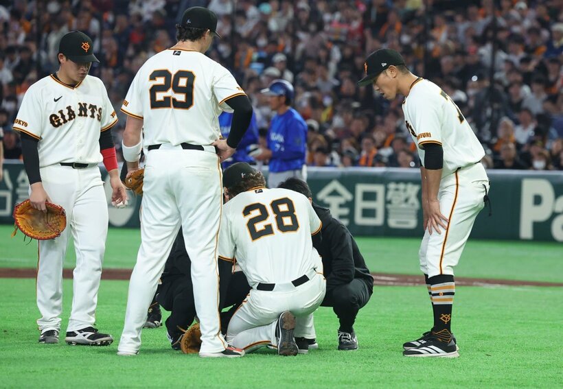 ４日のＤｅＮＡ戦で負傷交代したハワード