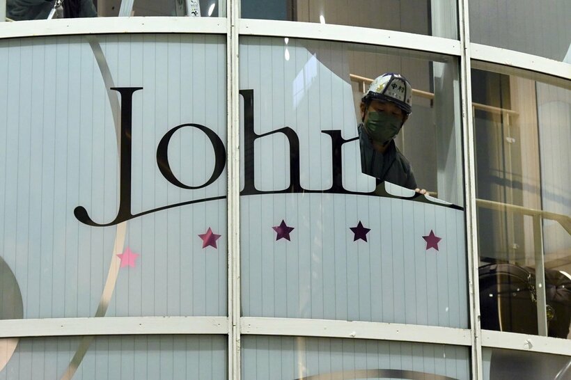 ジャニーズショップ大阪は閉店後、ジャニーズのロゴがはがされた