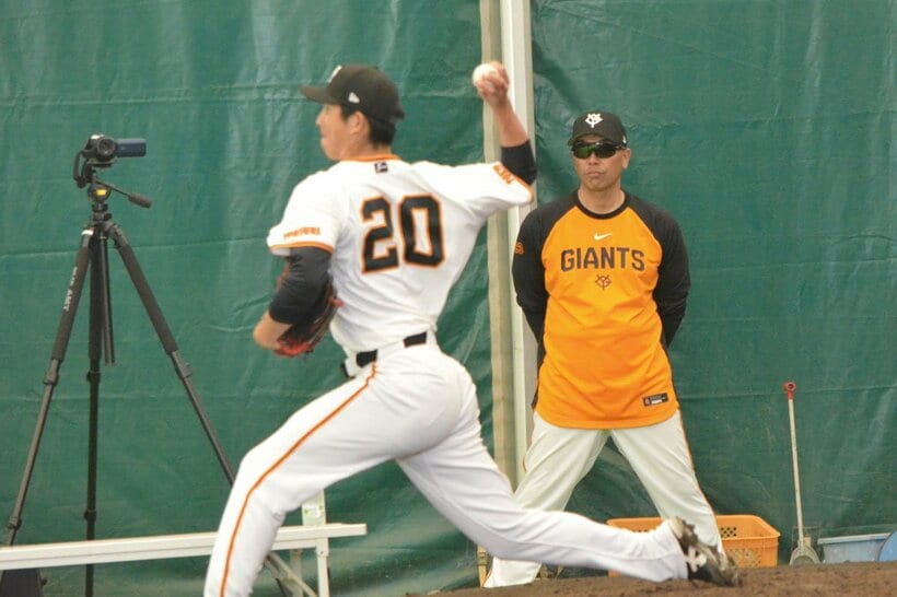 戸郷の投球を見守る阿部監督