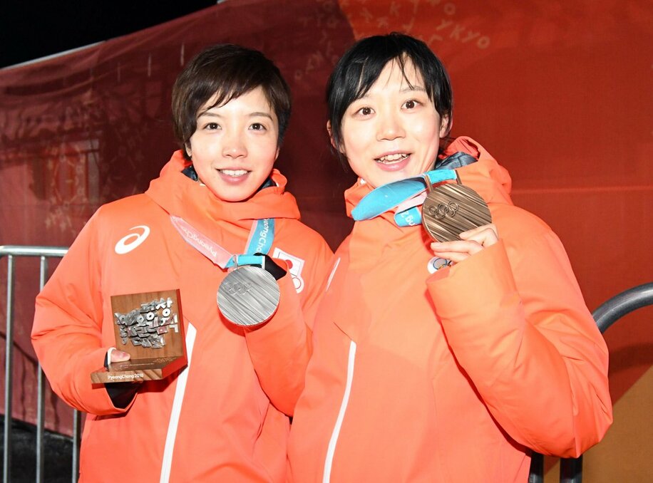  平昌五輪ではともにメダルを獲得した小平奈緒(左)と高木美帆（東スポWeb）