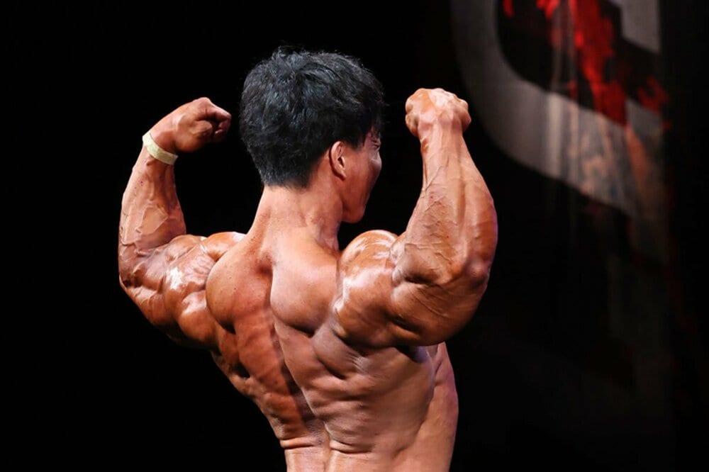 鬼の顔のような背中の筋肉