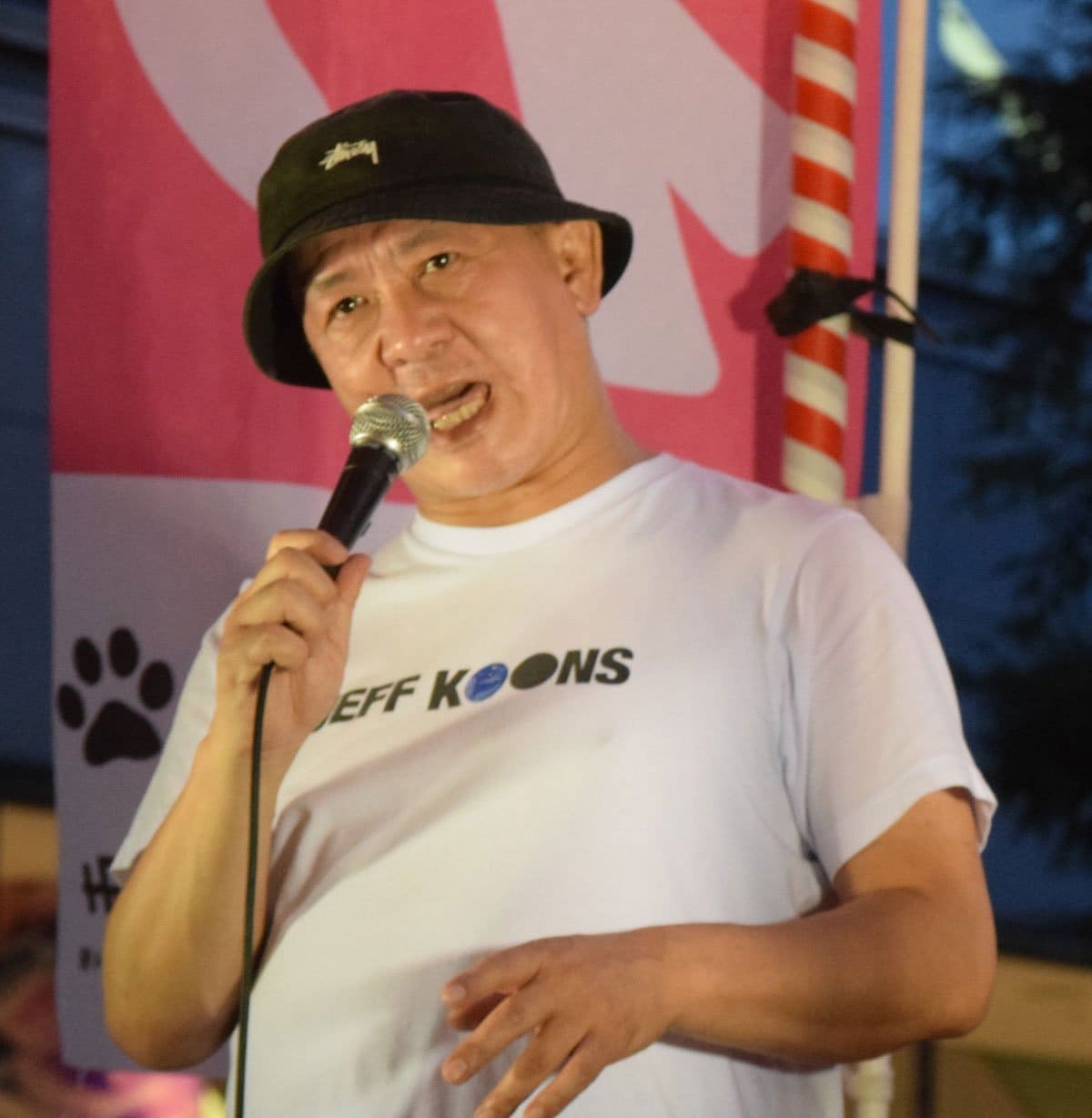 写真:三又又三 武田鉄矢モノマネで「麻生が大将」を熱唱 れいわ・水道橋博士氏の応援で | 東スポWEB
