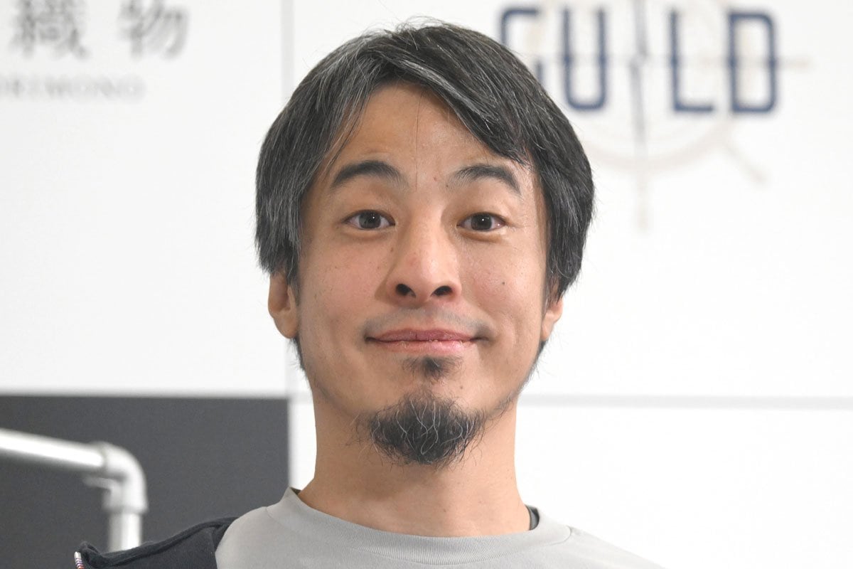 写真：ひろゆき氏 男性が女性をAEDで救命→強制わいせつの指摘に