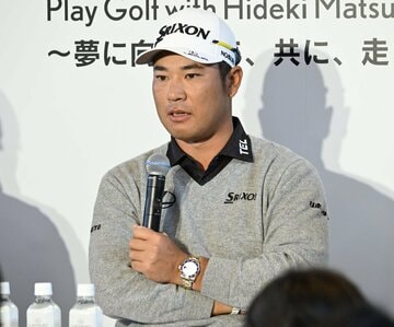 ジュニアゴルファーとトークセッションを行う松山英樹