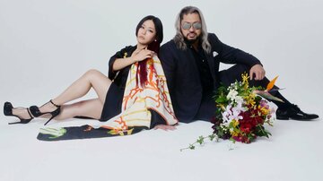 結婚会見で思いを語ったWWEのNARAKU（元EVIL＝右）とイヨ・スカイ