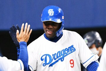 中日・アキーノ