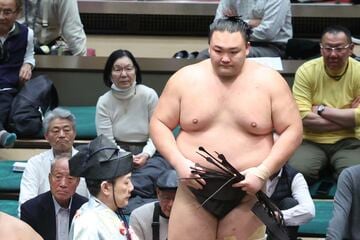 ６勝目をあげた朝乃山