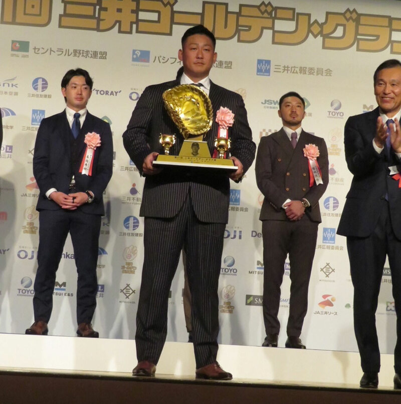【巨人】Ｇグラブ５度目受賞の中田翔が今オフさらに守備を強化「守備面を多くやりたい」 | 記事 | 東スポWEB