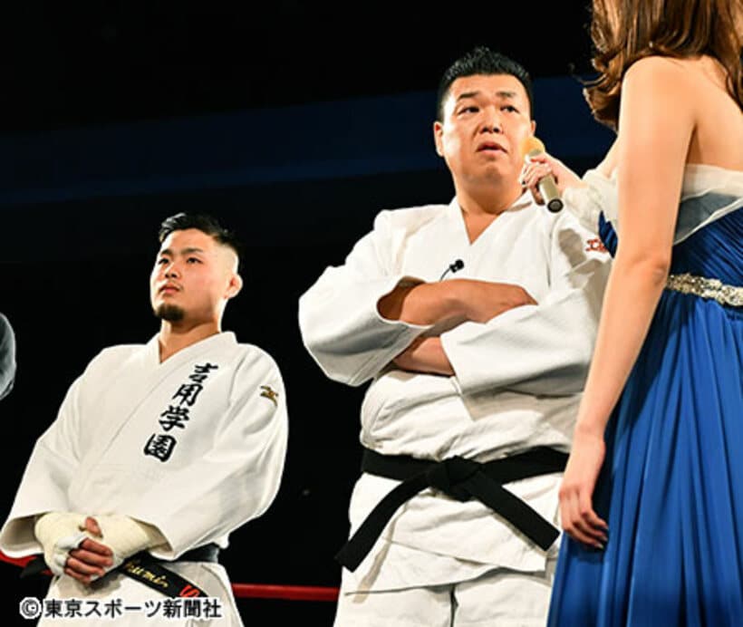  「格闘代理戦争」に小倉（左）を送り込んだ小川