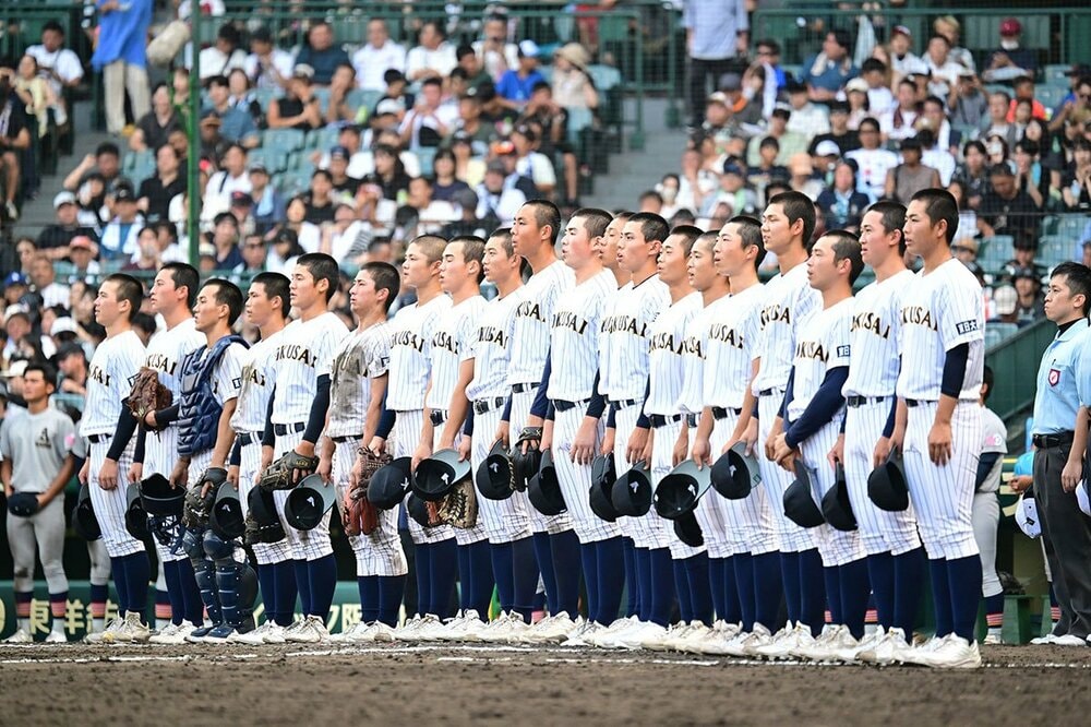 勝利の校歌を歌う東日大昌平ナイン