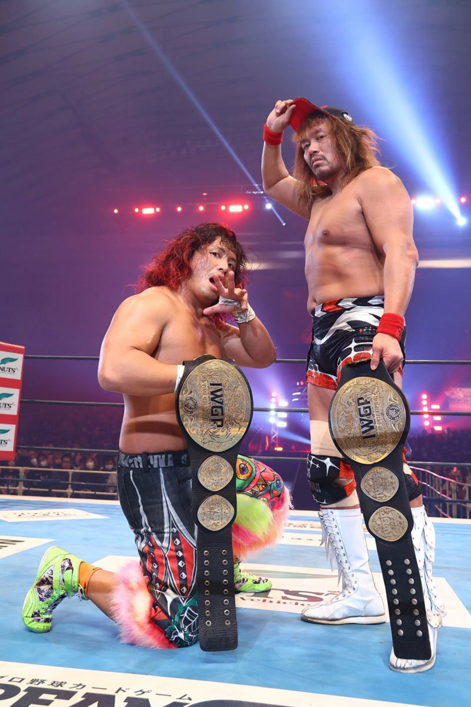 IWGPタッグ王者時代の高橋ヒロム（左）と内藤哲也（２０２５年２月）