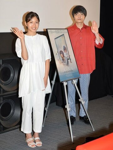  左から小野莉奈、岡山天音