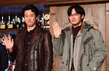 「探偵はBarにいる」最新作制作発表会見に出席した大泉洋（左）と松田龍平