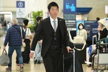 移動のため、那覇空港入りした巨人・戸郷翔征