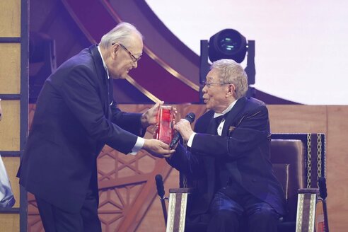 北島三郎にMUSIC AWARDS JAPAN特別功労賞「こんな立派