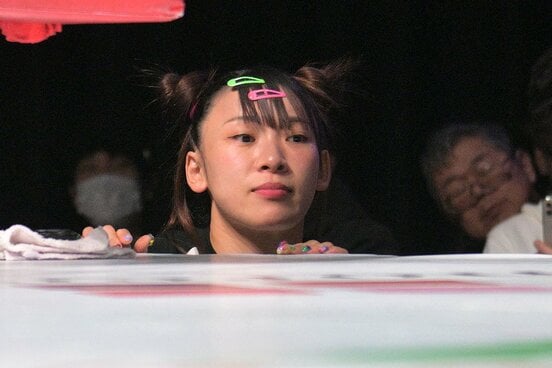 セコンドにつくフワちゃん