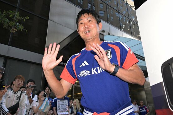 米国のホテルを出発する森保一監督