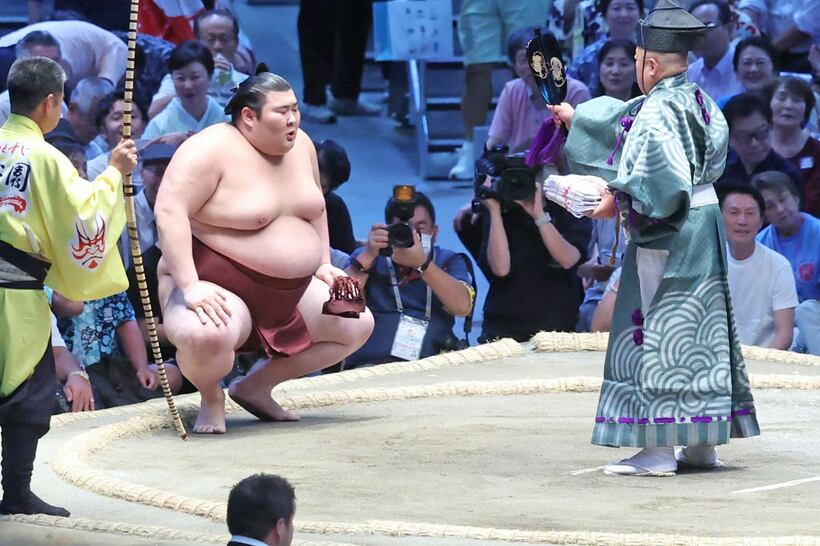 横綱豊昇龍を寄り倒しで破った熱海富士
