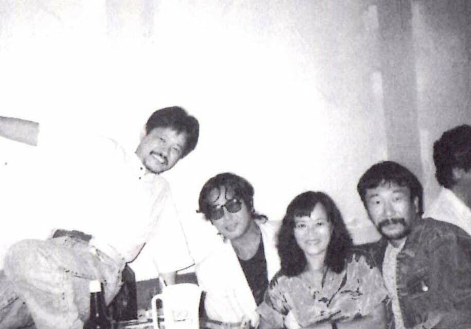 ７２年頃の「ゴールデンゲート」で（右から）映画監督・崔洋一、佐々木美智子、故原田芳雄さん、筆者